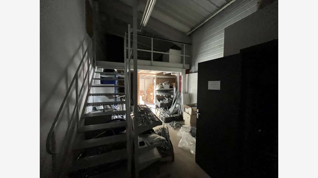 Local d'activité 380m² à louer à Nemours A6 / A77