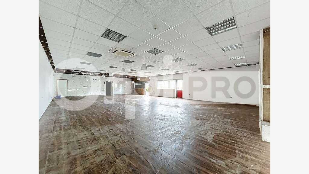 Local commercial 232 m² à louer