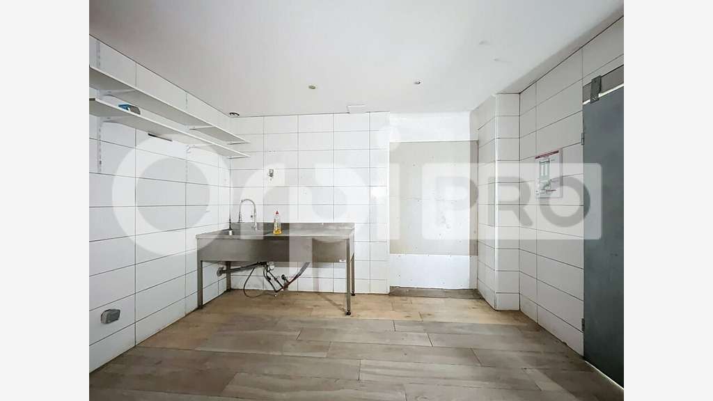 Local commercial 232 m² à louer
