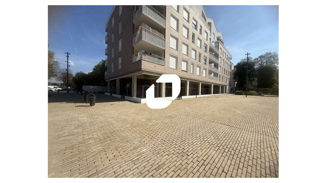 A louer Local commercial 297m² Neuilly sur marne