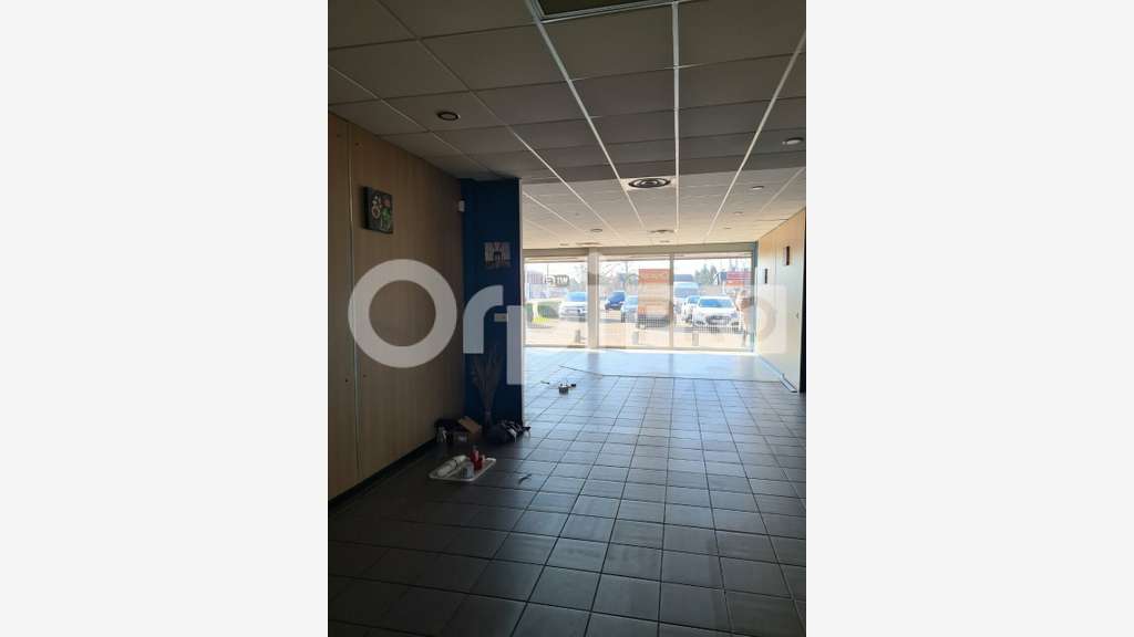 Local commercial 207m² accès PMR à louer à Nevers 