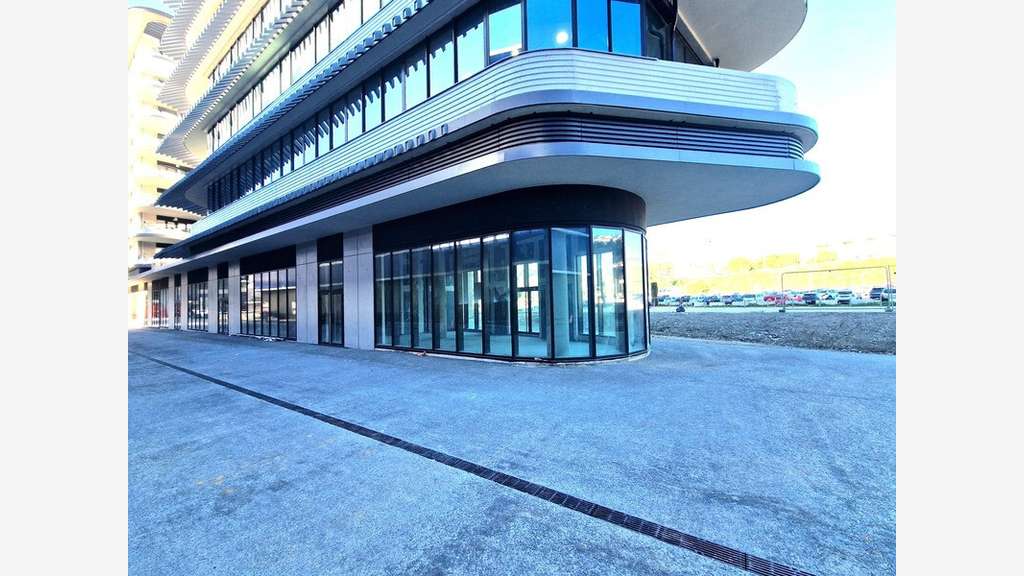 A louer local commercial 50m² à Nice St Isidore
