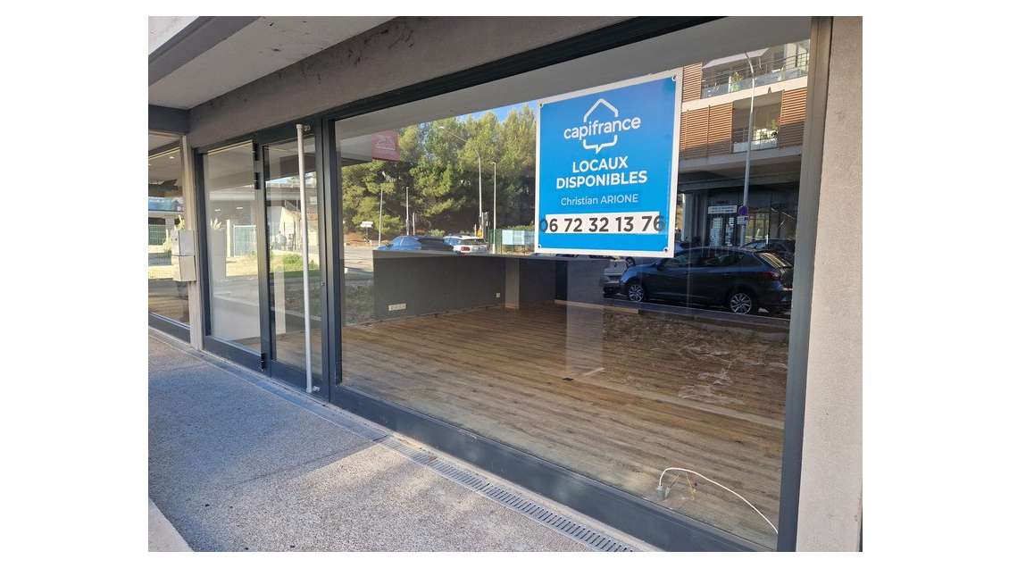A louer local commercial 90m² à Nice St Isidore