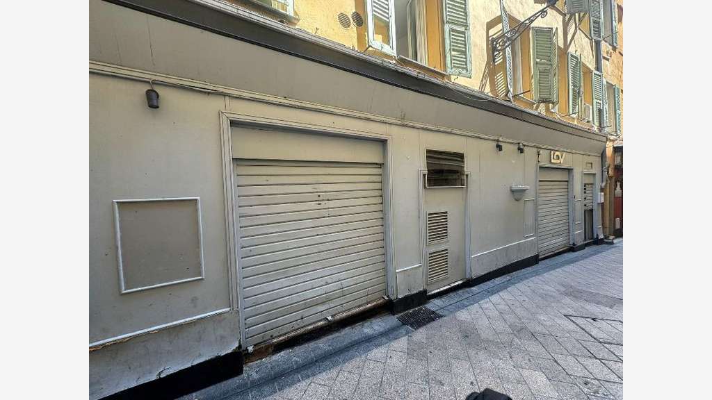 Location avec pas de porte rue Mascoïnat à Nice