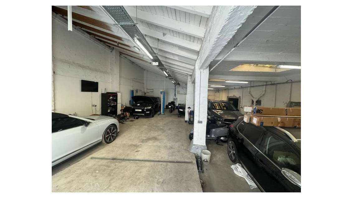 Location commerce 300m² à Nice Rue de Roquebilière