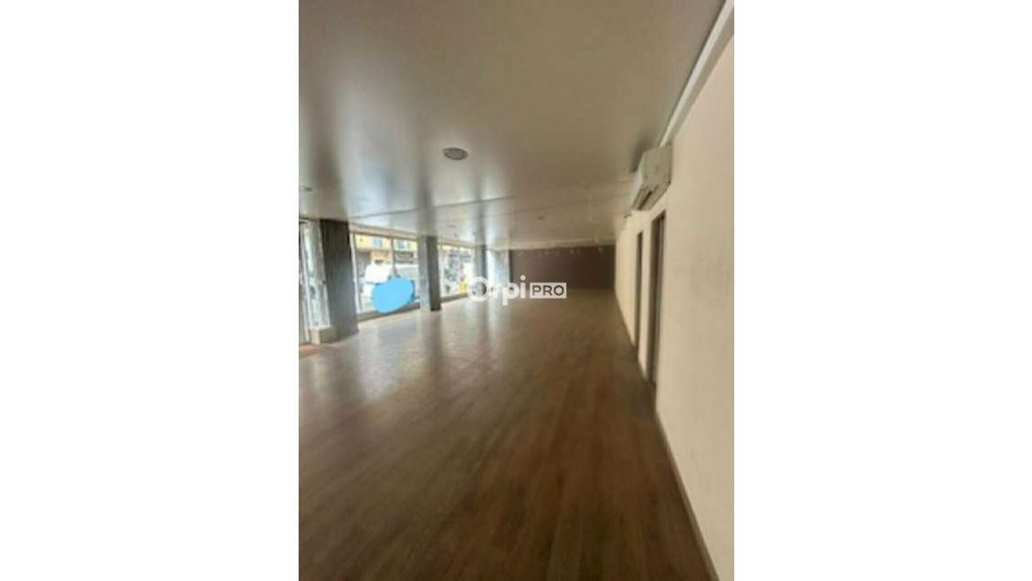 Location local commercial 215m² à Nice