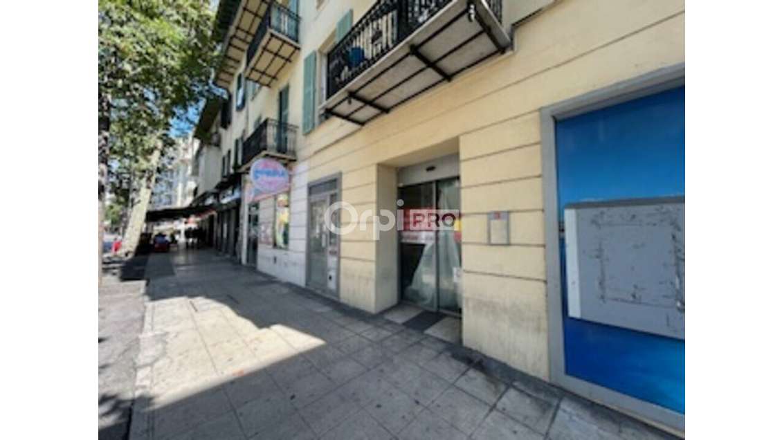 A louer local commercial 57m² à Nice centre