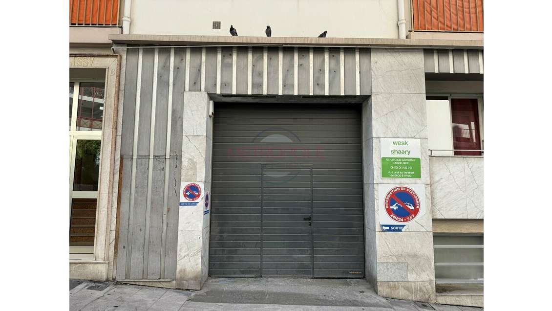Local commercial 1673m² à louer à Nice Riquier