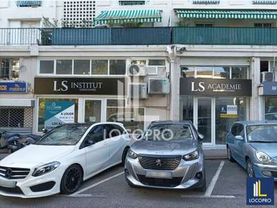 A louer local 112m² avec vitrine à Nice