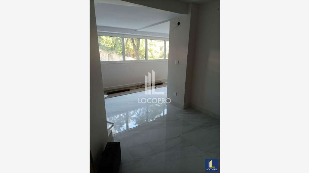 A louer local 112m² avec vitrine à Nice