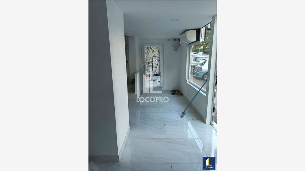 A louer local 112m² avec vitrine à Nice