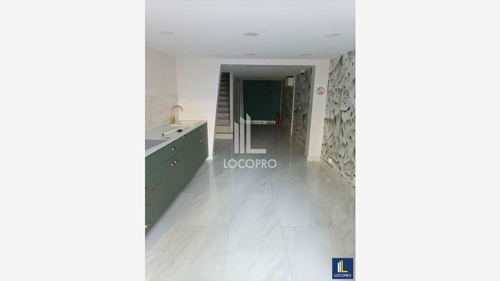 A louer local 112m² avec vitrine à Nice