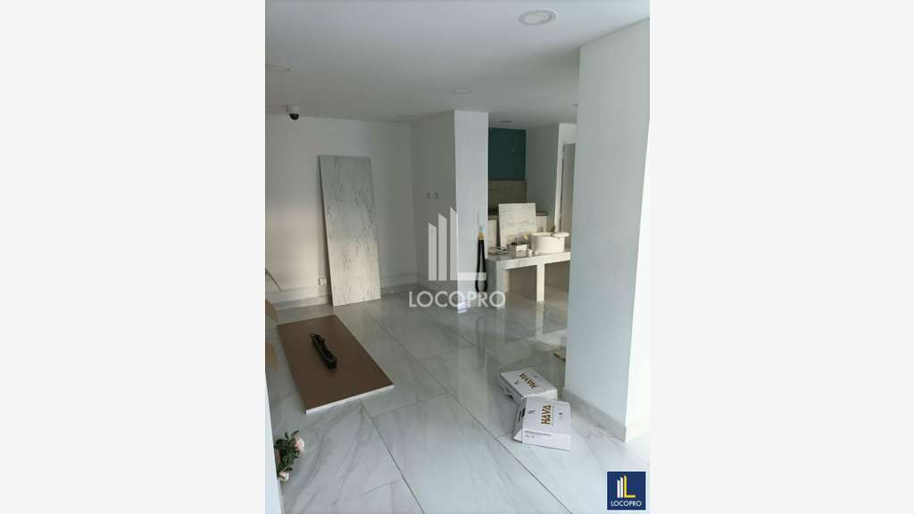 A louer local 112m² avec vitrine à Nice