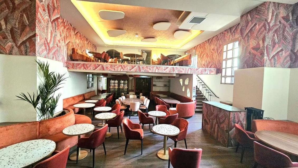 A louer avec droit d'entree local 220m² à Nice