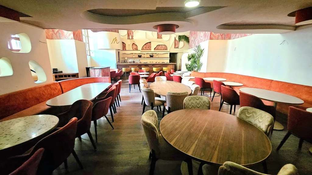 A louer avec droit d'entree local 220m² à Nice