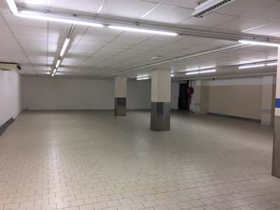 Location grand local 500m² RDC Nice proche A8
