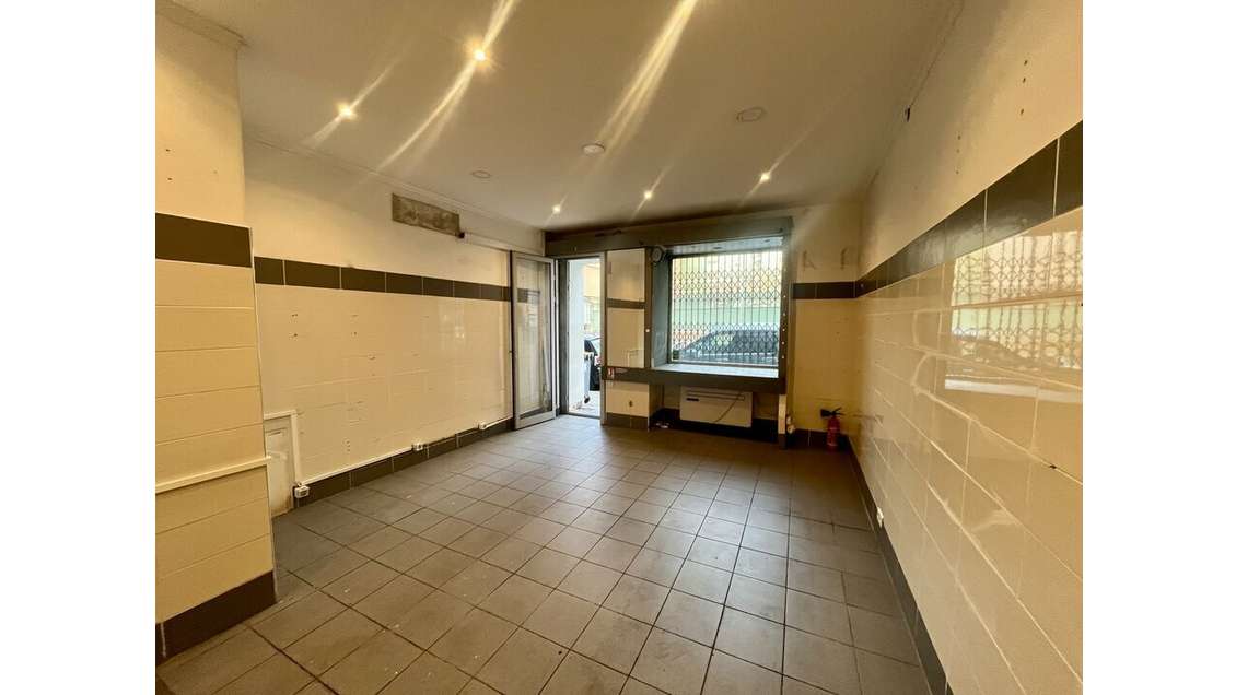 A louer local commercial 30m² à Nice Riquier Arson