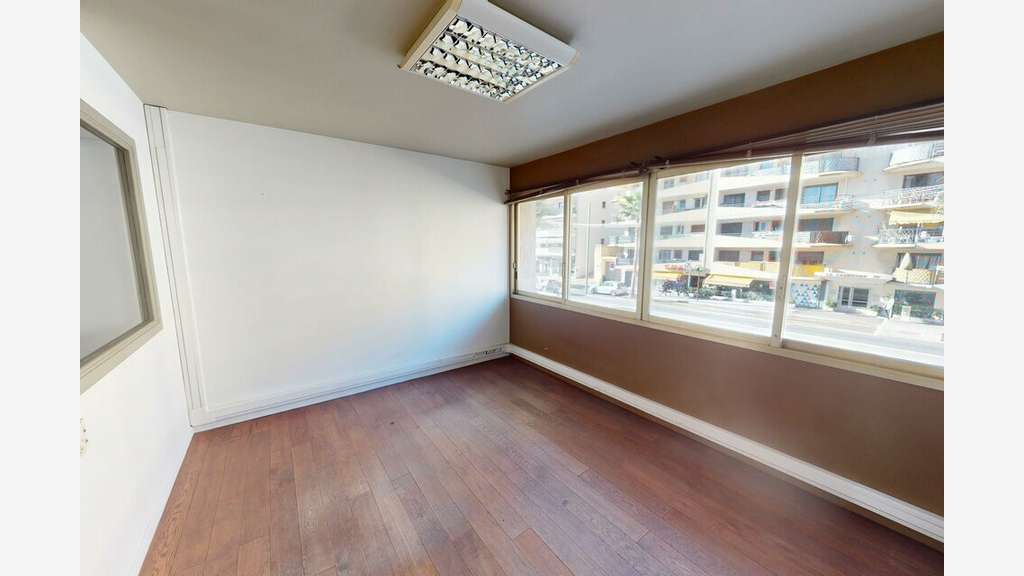 A louer bureaux 165m² +parkings à Nice Est Riquier