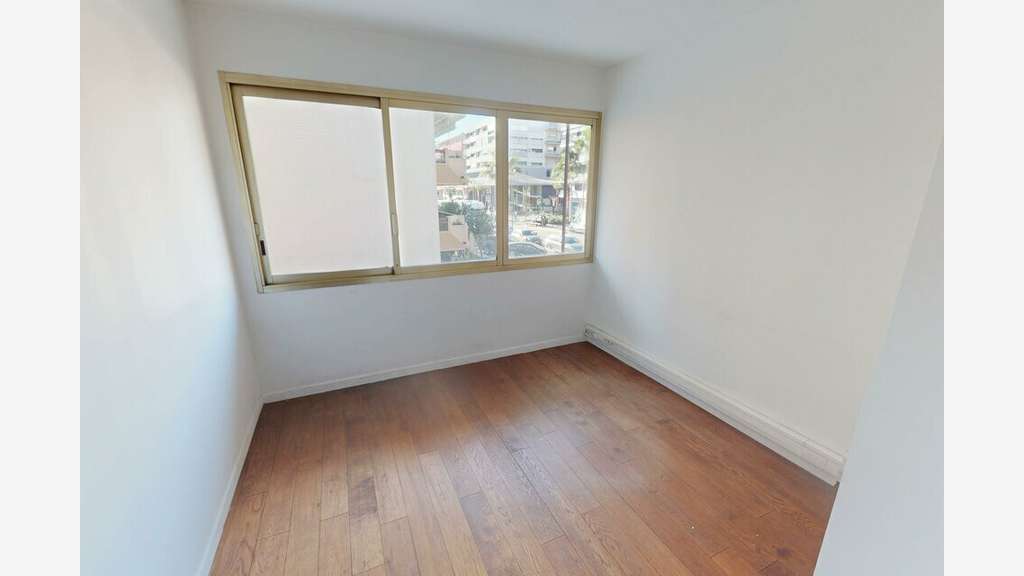 A louer bureaux 165m² +parkings à Nice Est Riquier