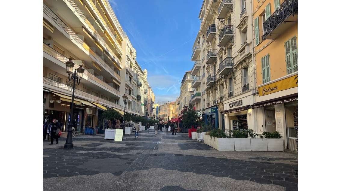 A céder magnifique local Rue de France à Nice