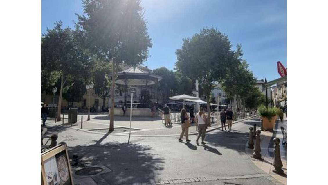 Local commercial de 500m² à louer à Nice