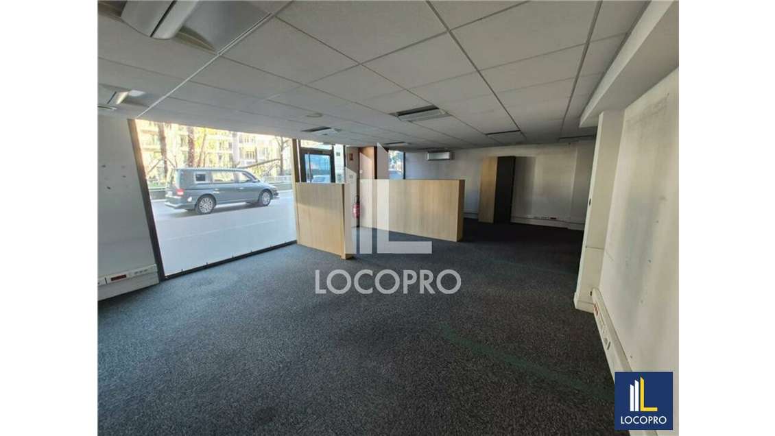 Loue local commercial de 60m² à Nice Magnan