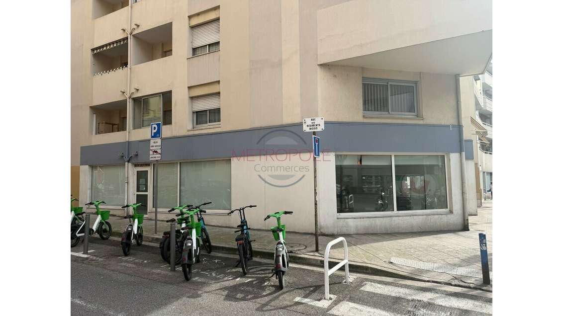 Local commercial de 180m² à louer à Nice Riquier