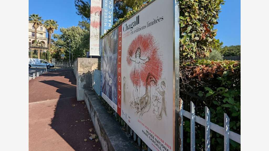A louer locaux R+3 et parkings à Nice Cimiez 