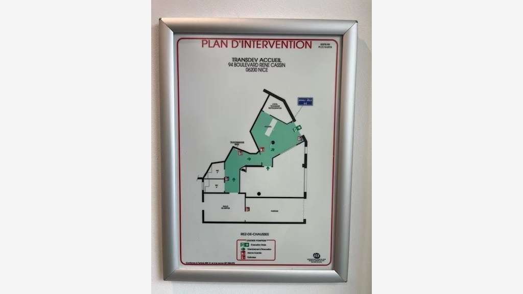 A louer locaux d'angle 95m² Nice bd René Cassin