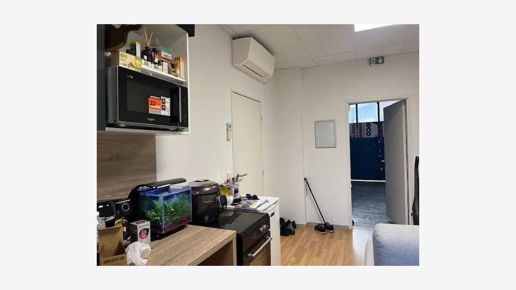 A louer locaux d'angle 95m² Nice bd René Cassin