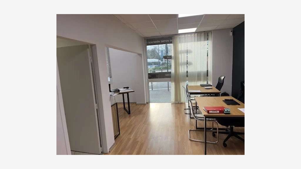 A louer locaux d'angle 95m² Nice bd René Cassin