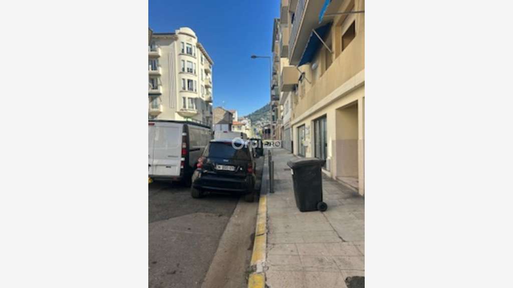 A louer local professionnel 130m² à Nice Riquier