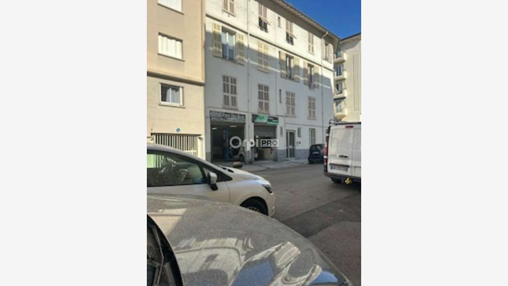 A louer local professionnel 130m² à Nice Riquier