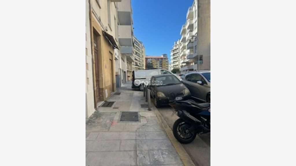 A louer local professionnel 130m² à Nice Riquier