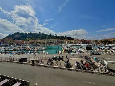 Local commercial de 147m² à louer à Nice port