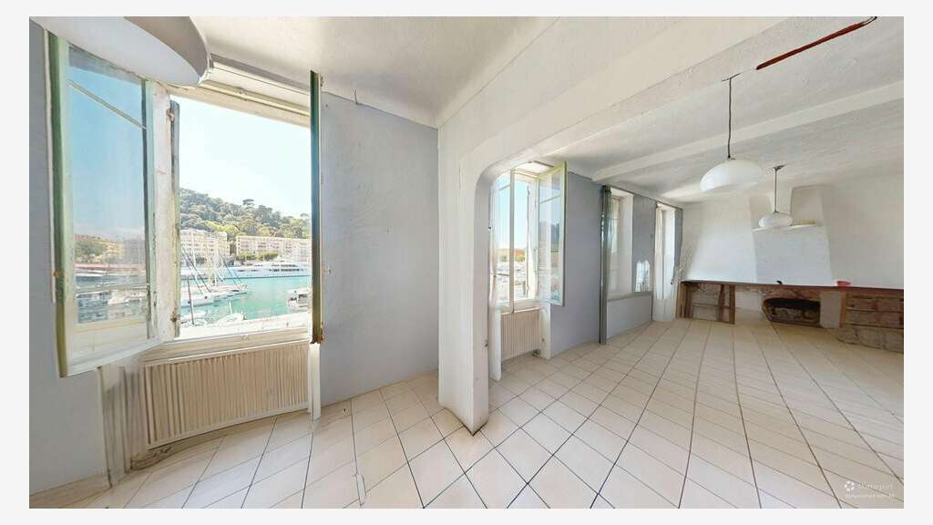 Local commercial de 147m² à louer à Nice port