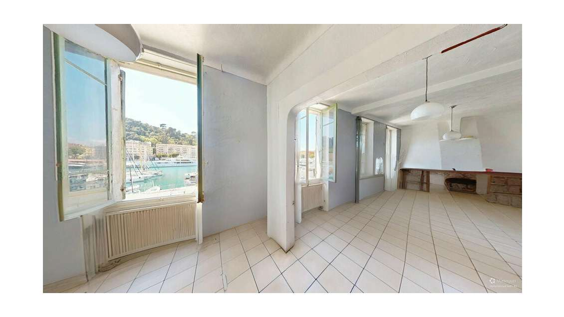 Local commercial de 147m² à louer à Nice port