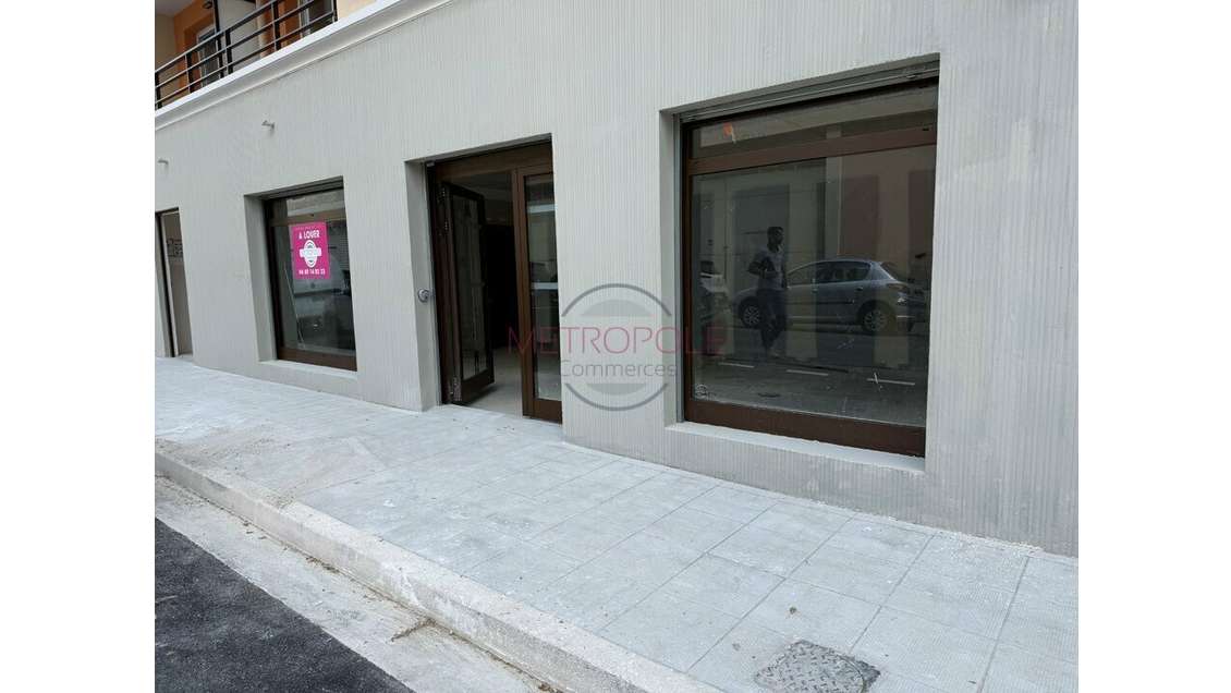 Location pure local commercial 100m² Nice Riquier