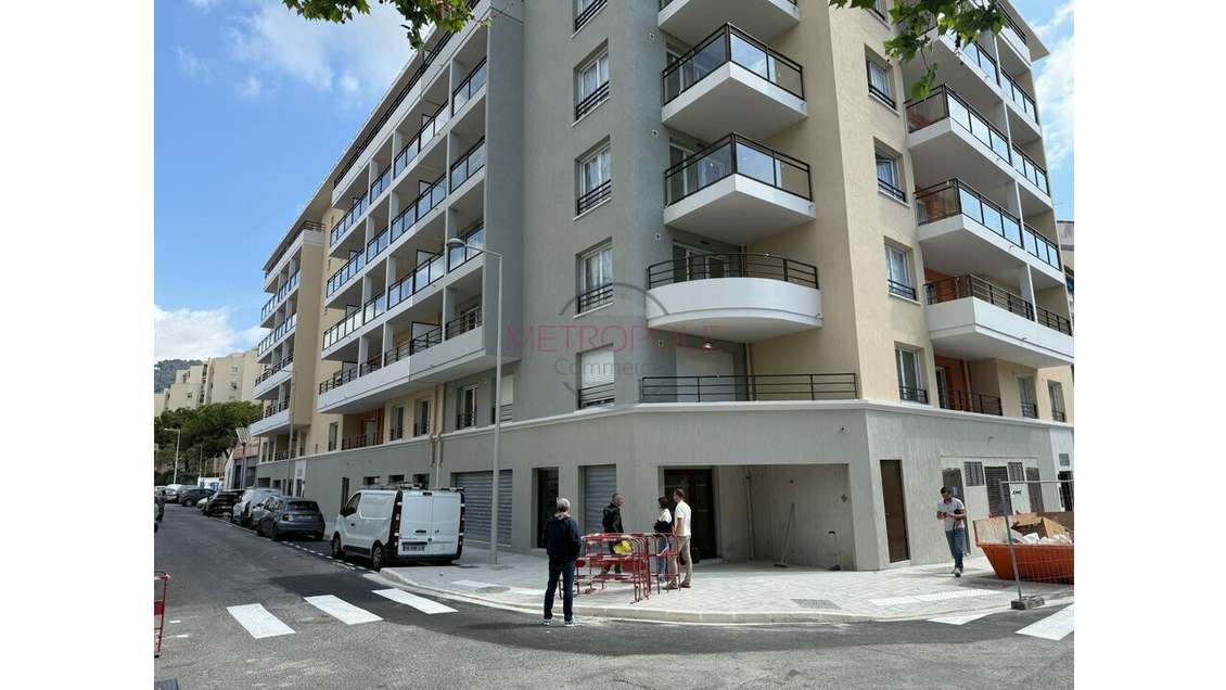 Location pure local commercial 100m² Nice Riquier