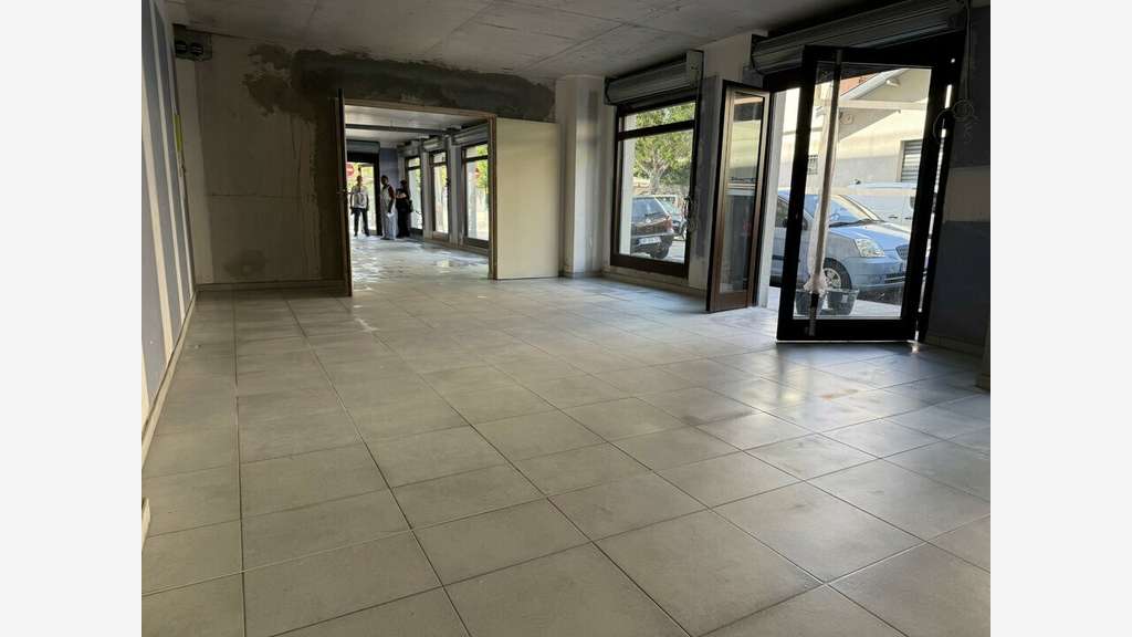 Location pure local commercial 100m² Nice Riquier