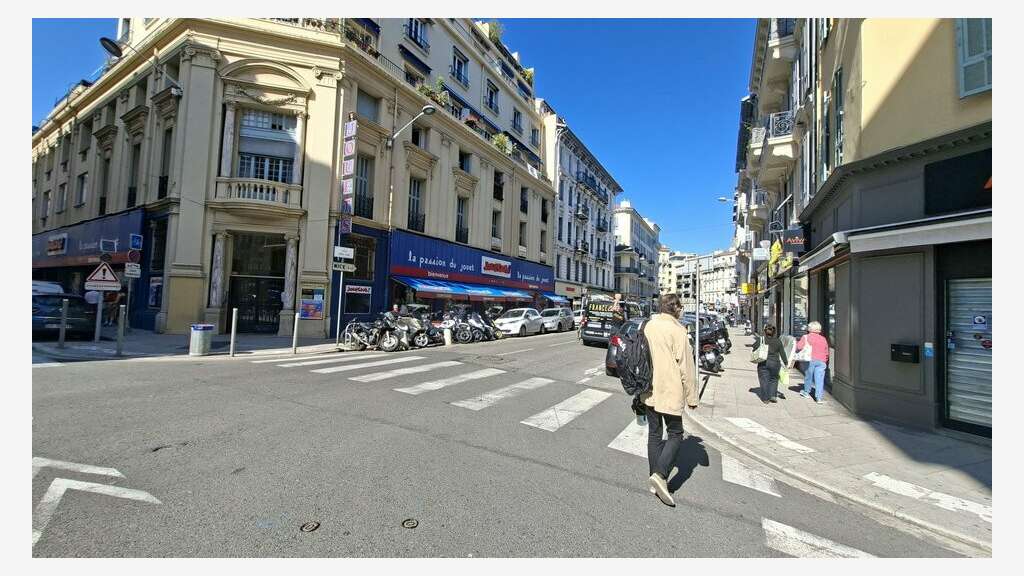 AV local d'angle 120m² à Nice NLD Risso bel empl