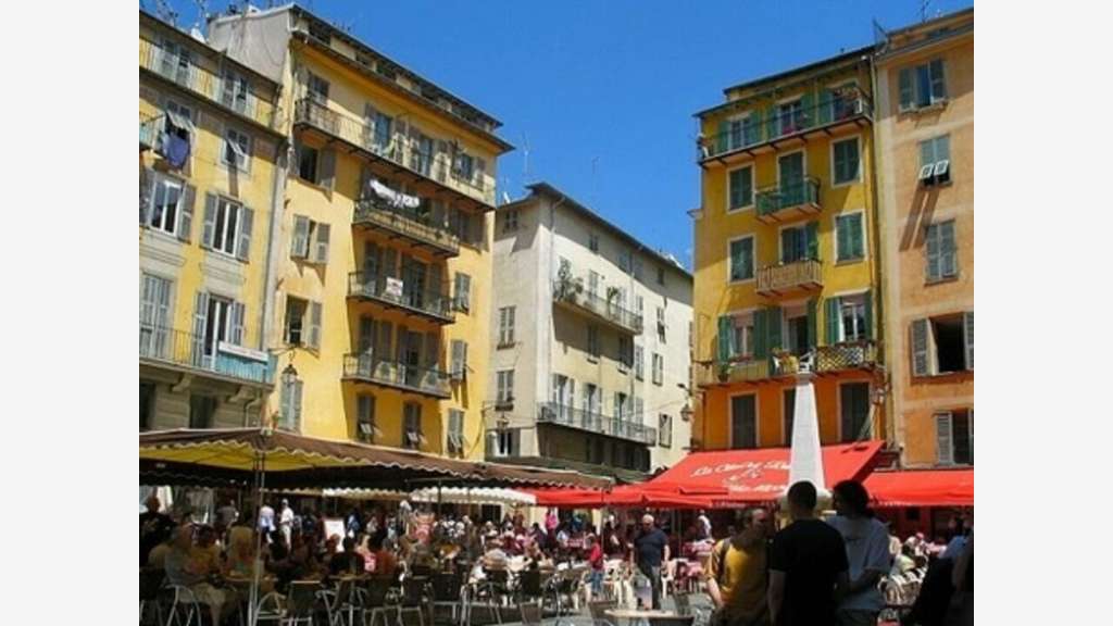 A louer droit d'entrée 148m² dans le Vieux Nice