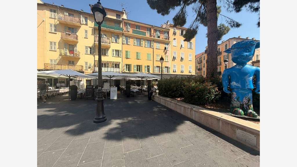 A céder droit d'entrée 38m² à Nice rue Bonaparte