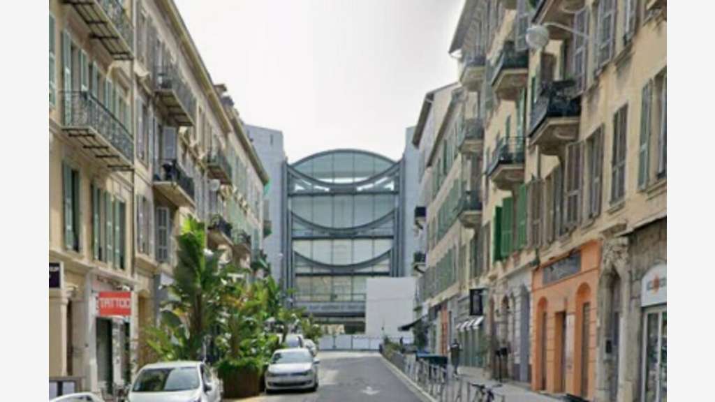 A louer local de 68m² à Nice Defly