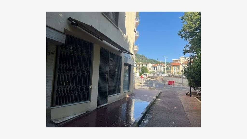 A LOUER - LOCAL COMMERCIAL 20M2 - PLACE DU GENERAL
