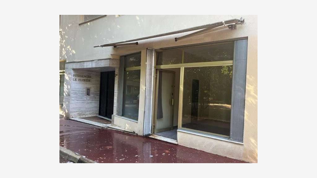 A LOUER - LOCAL COMMERCIAL 20M2 - PLACE DU GENERAL