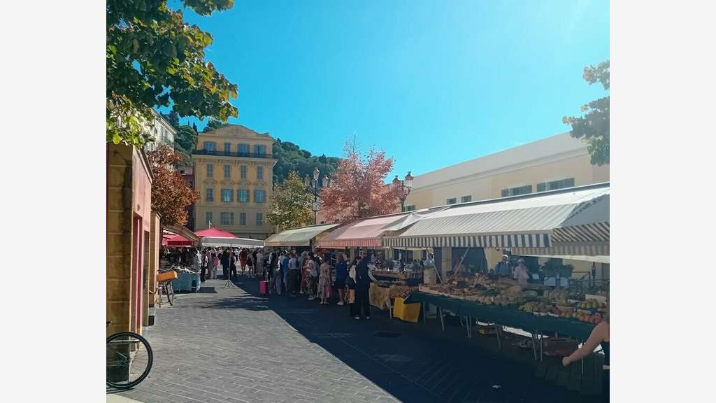 Opportunité Rare au Cur du Vieux Nice  Local Re