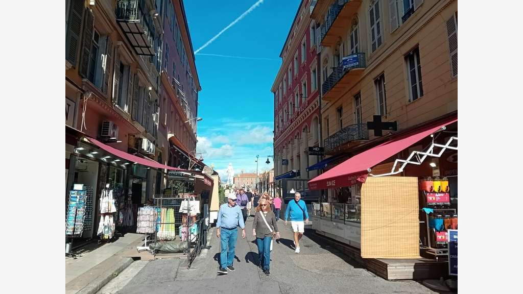 Opportunité Rare au Cur du Vieux Nice  Local Re