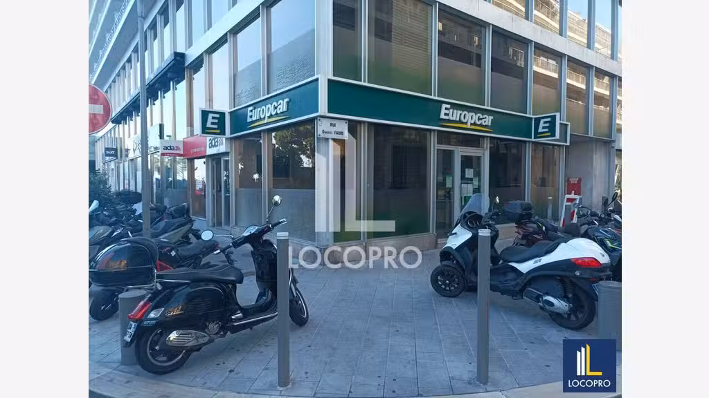 Location local commercial 54m² à Nice Av Gustave V