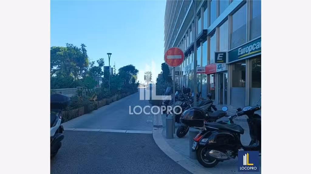 Location local commercial 54m² à Nice Av Gustave V